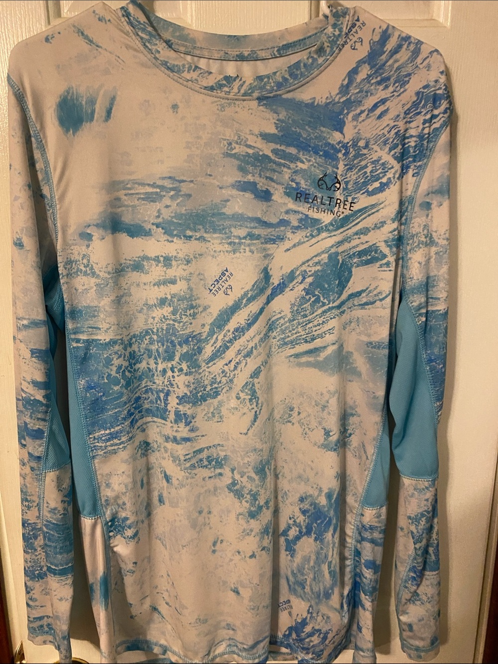 Realtree Fishing White and Blue Wave Camo Performance Tee